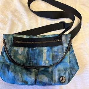Lululemon crossbody multi shades of blue